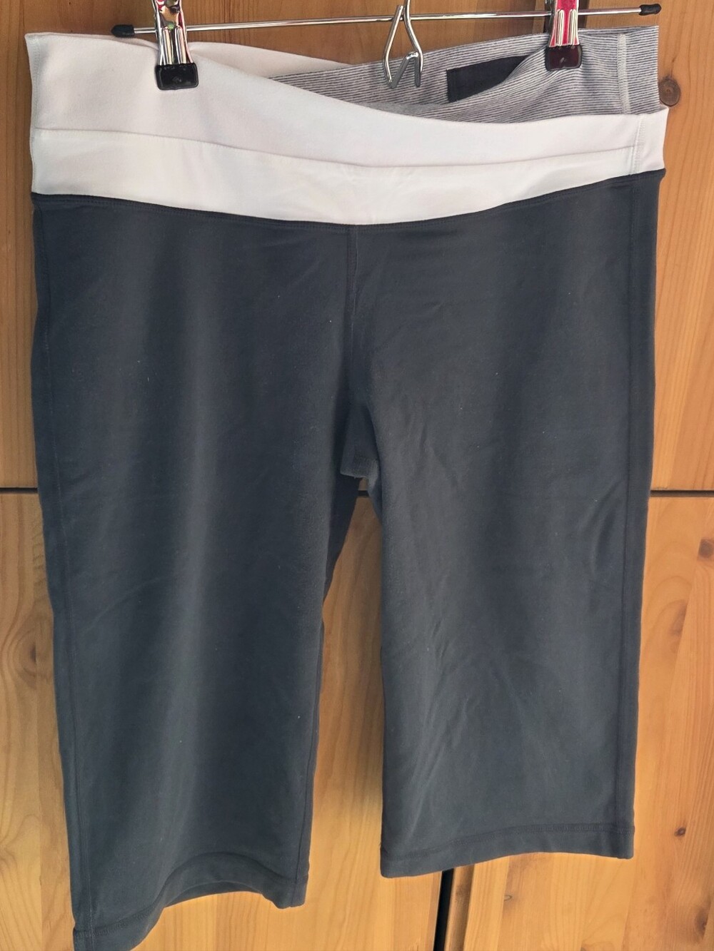 Lululemon Women's Grey Low Rise Cropped Yoga Pants Size 10